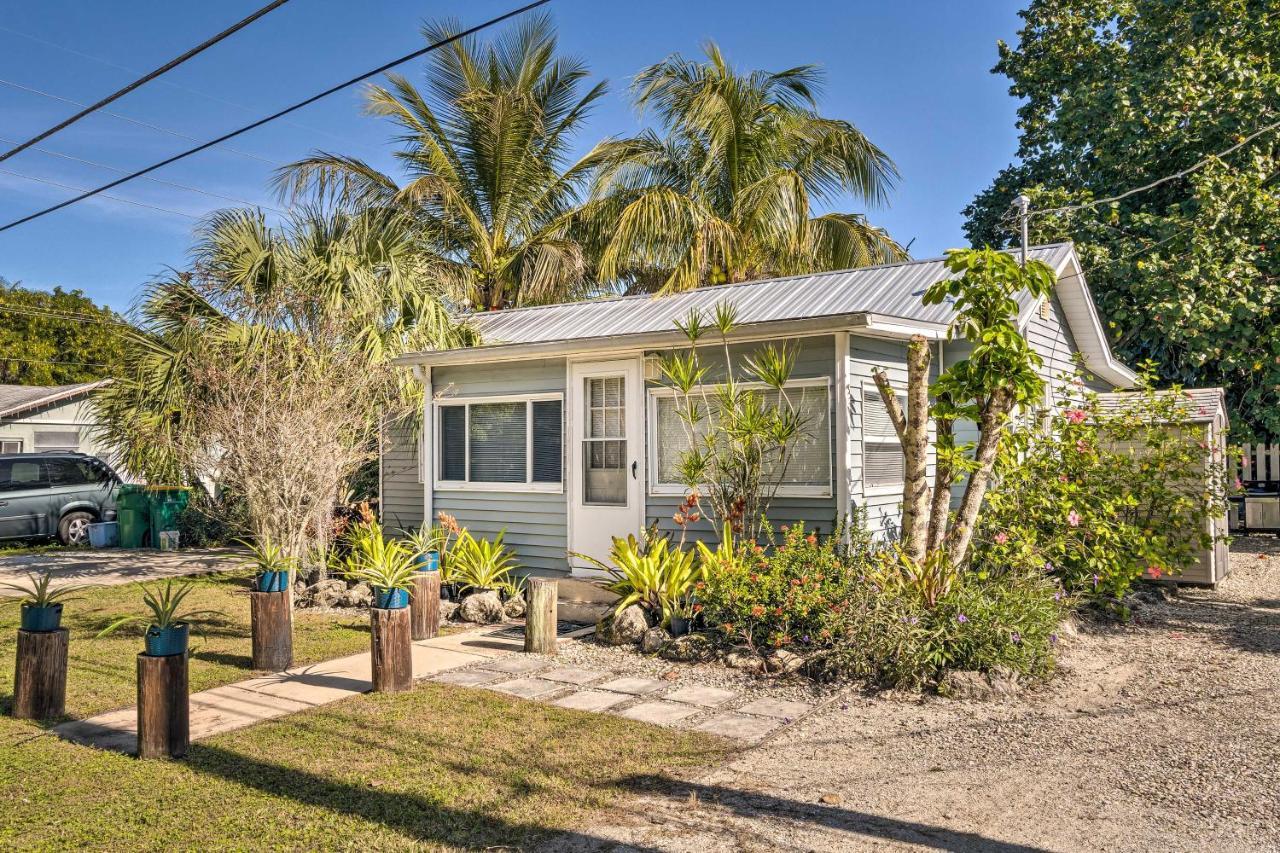 Tropical Port Charlotte Cottage - Walk To Bay! Exterior photo